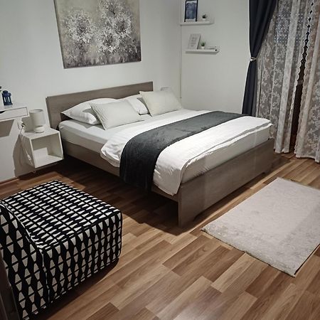 Josipa & Jelena Apartment Сень Екстер'єр фото