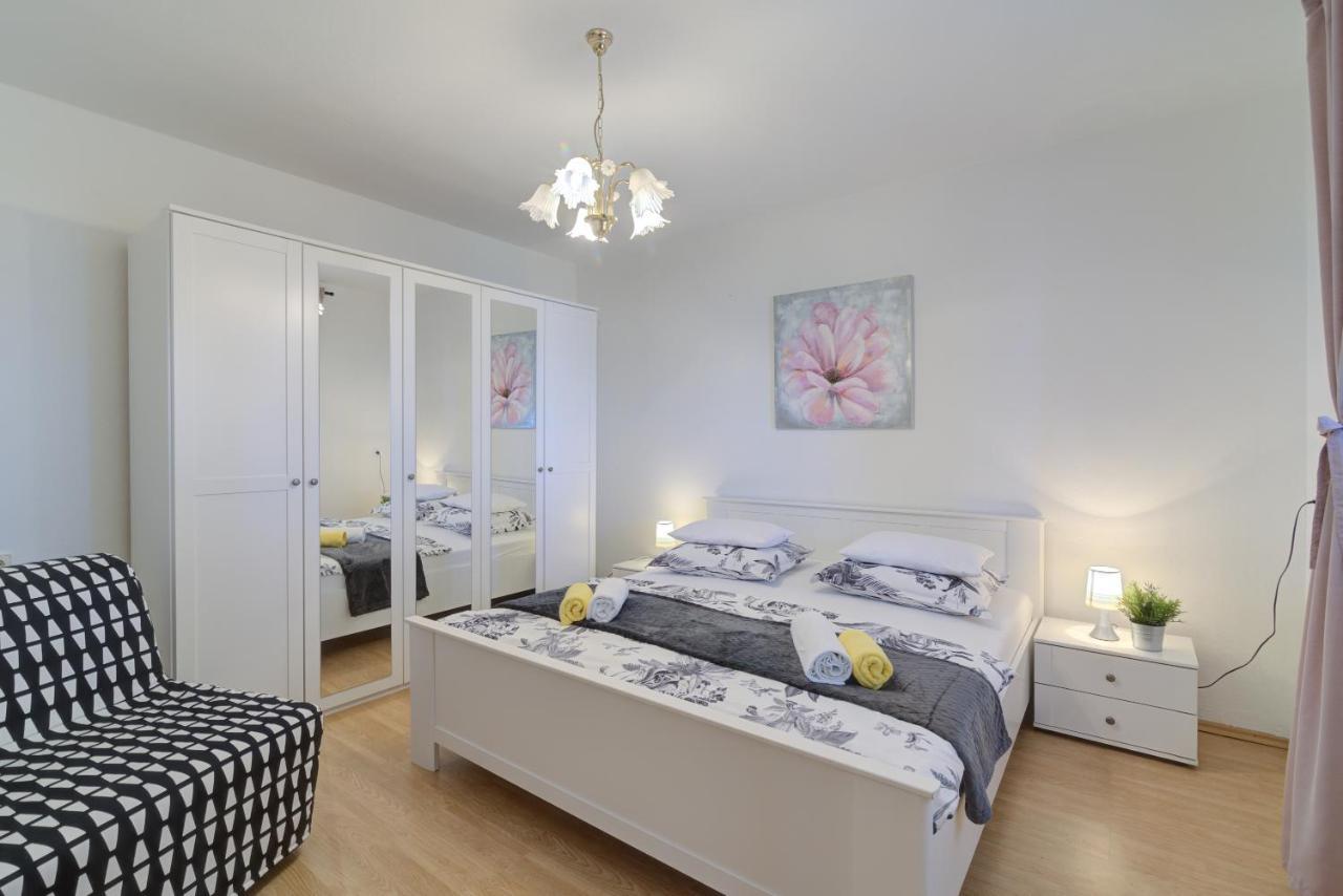 Josipa & Jelena Apartment Сень Екстер'єр фото