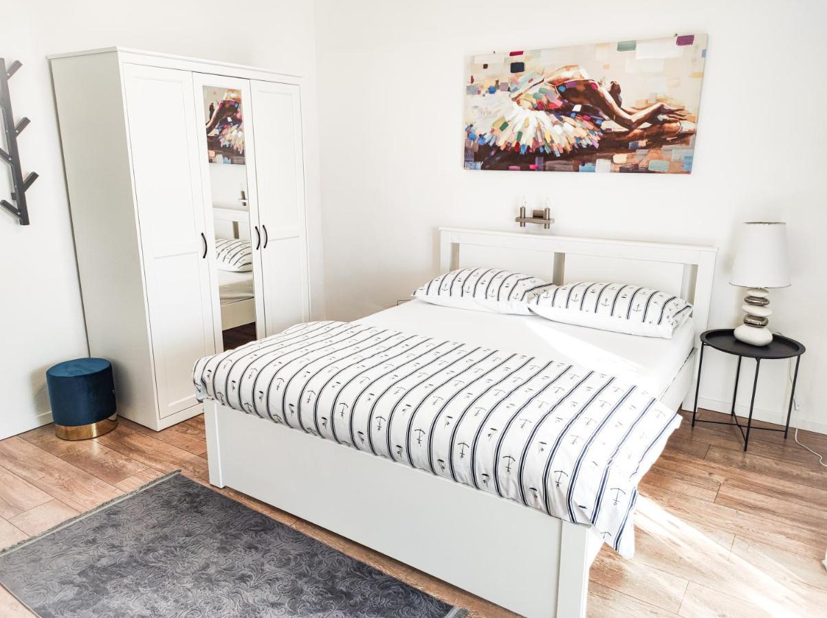 Josipa & Jelena Apartment Сень Екстер'єр фото