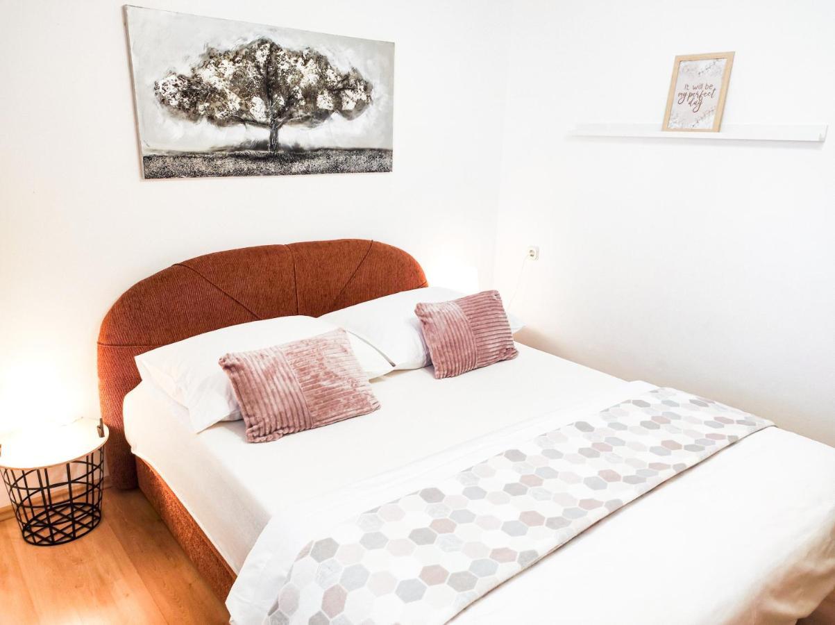 Josipa & Jelena Apartment Сень Екстер'єр фото