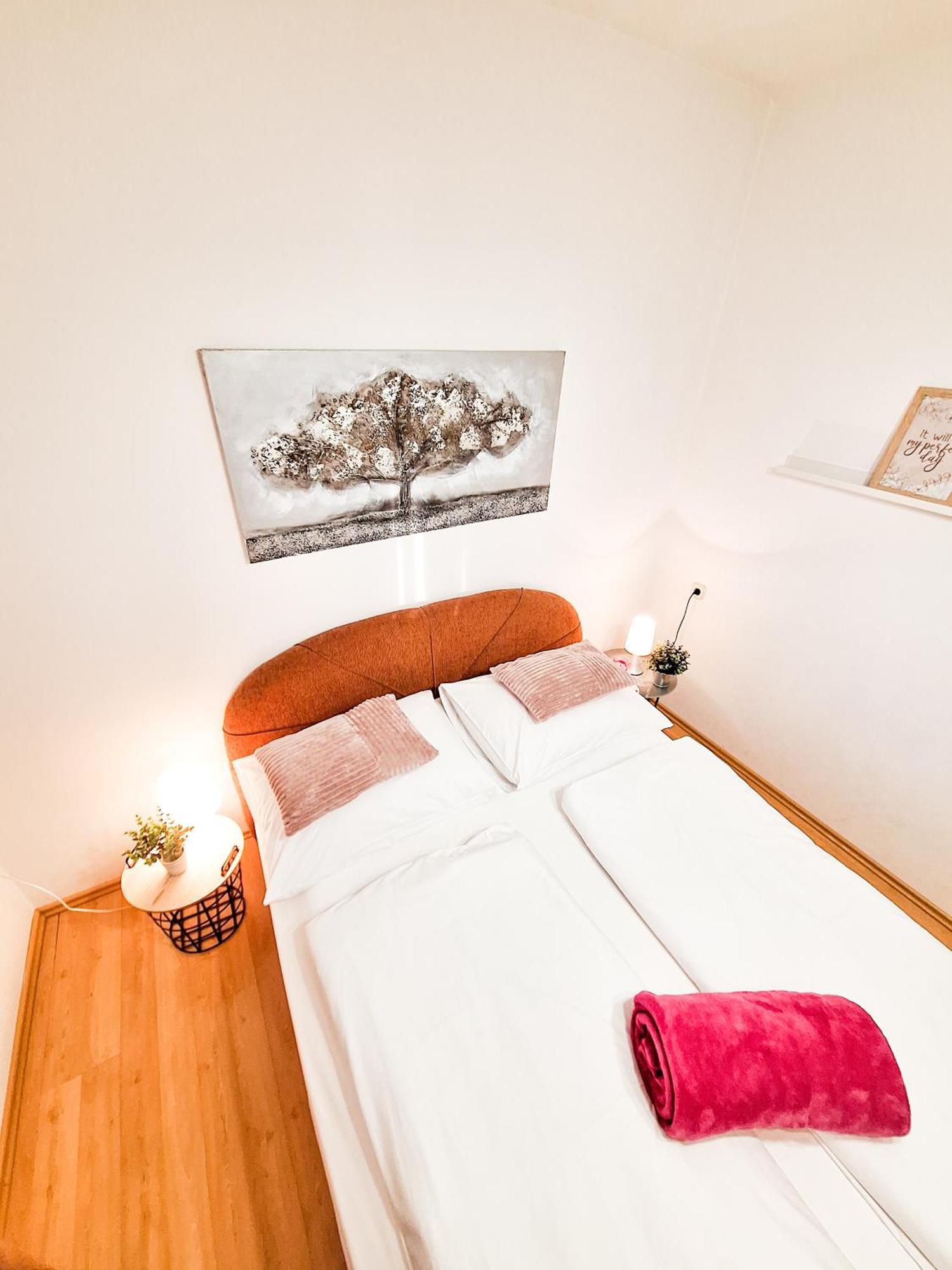 Josipa & Jelena Apartment Сень Екстер'єр фото