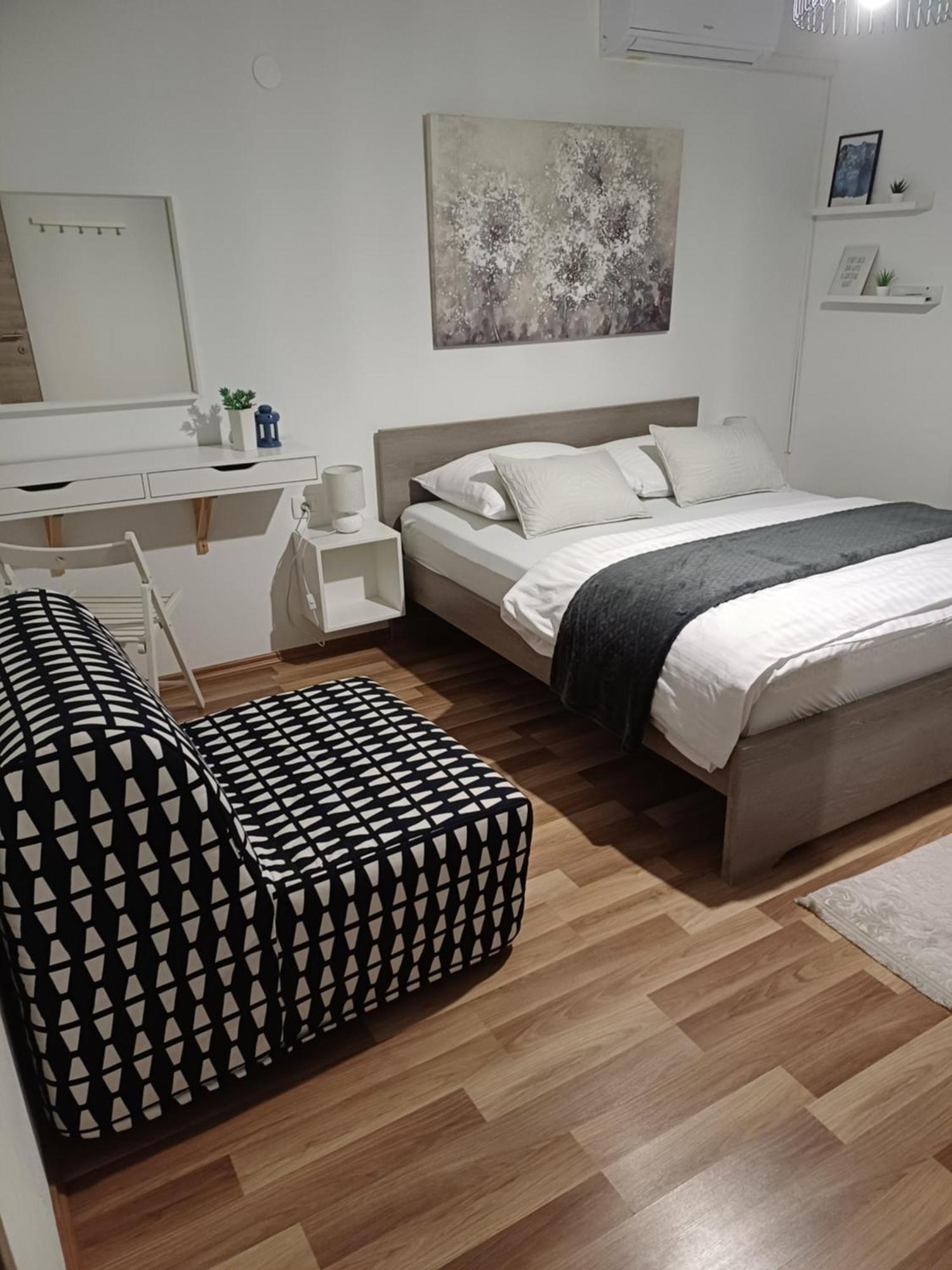Josipa & Jelena Apartment Сень Екстер'єр фото