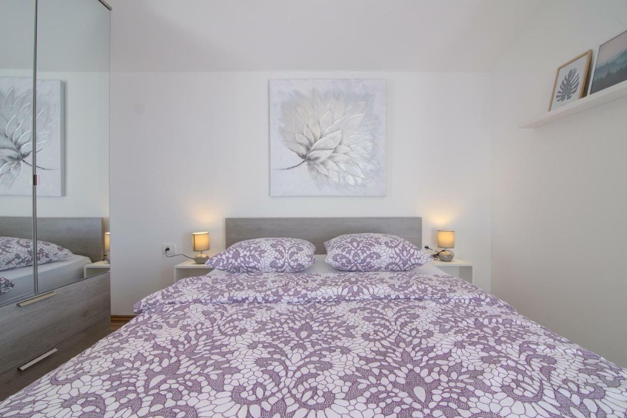 Josipa & Jelena Apartment Сень Екстер'єр фото