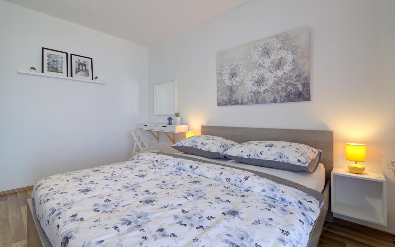 Josipa & Jelena Apartment Сень Екстер'єр фото